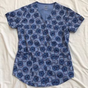 WS GEAR -Fusion- snap front v/neck scrub top- Med. EUC